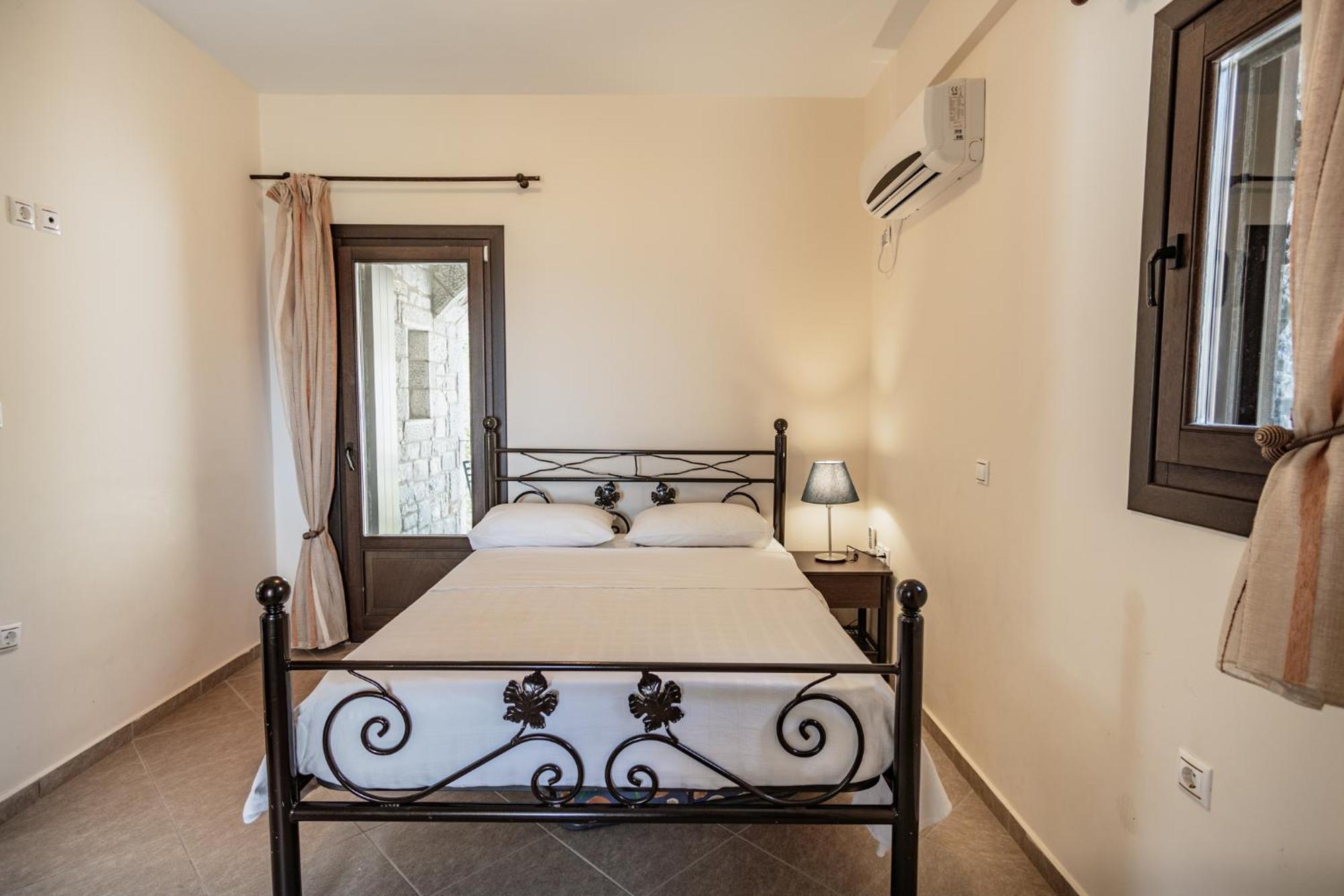 Ferienwohnung Xenios Kotronas Exterior foto
