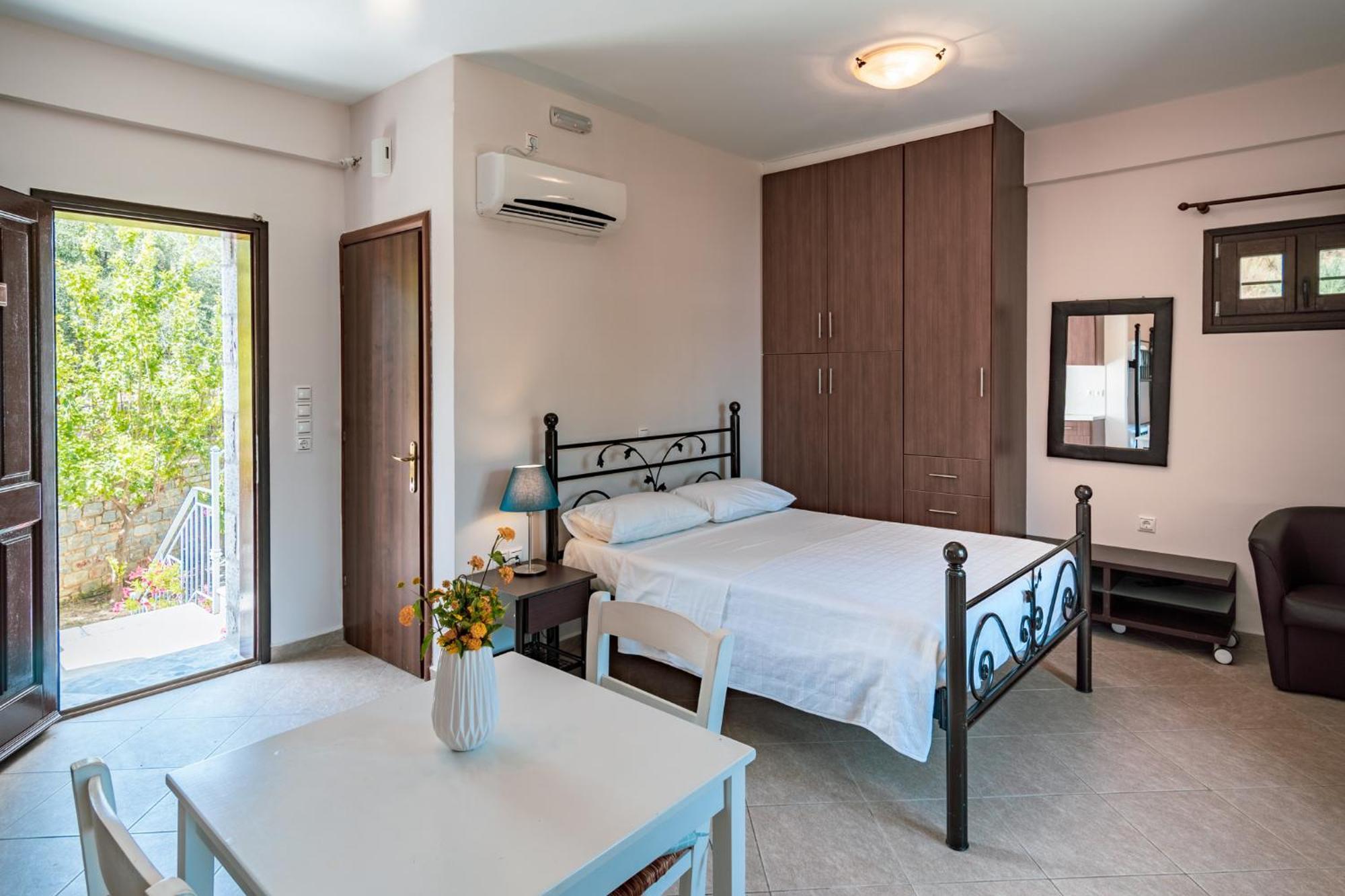 Ferienwohnung Xenios Kotronas Exterior foto